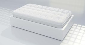 Łóżko oraz materac w białym kolorze